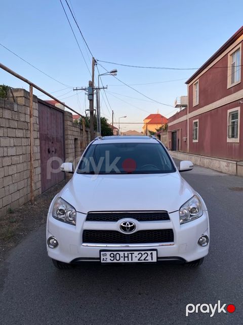 Toyota RAV4, 2.4 L, 2010 il, 77 000 km