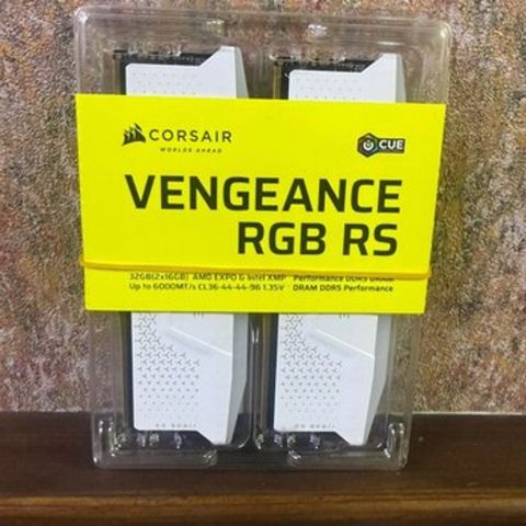 Operativ yaddaş Corsair Vengeance RGB 32Gb 6000 — Bakı