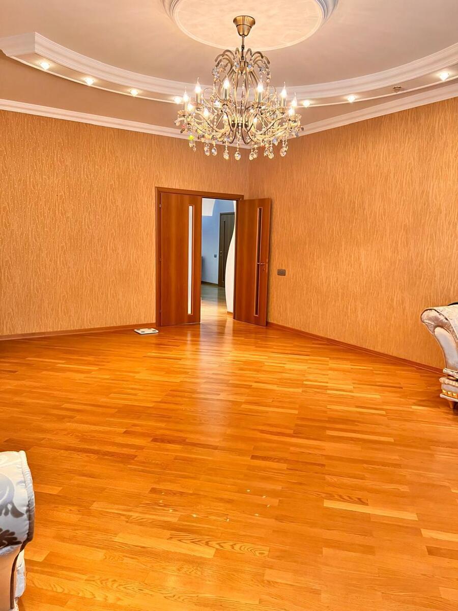 Satılır 4 otaqlı yeni tikili 200 m² — Mənzil, Bakı (10)
