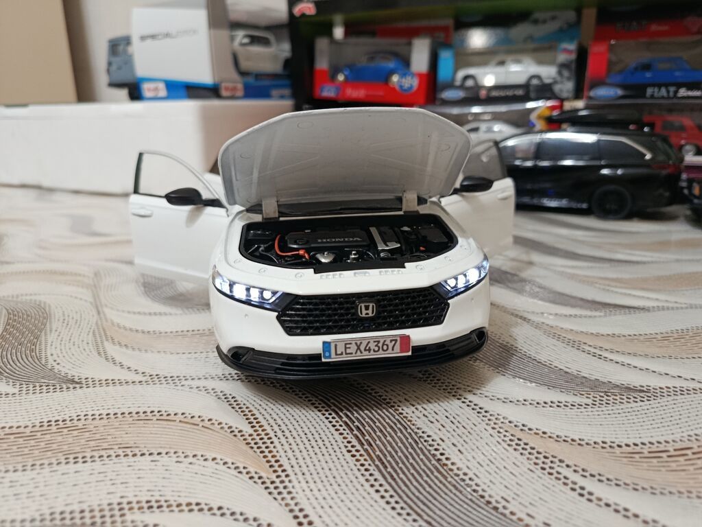 Honda Accord 2.0T – 1:18 miqyaslı metal kolleksiya modeli - Material — Modellar, Bakı (6)