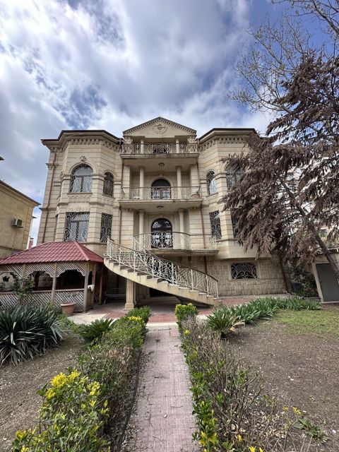 Satılır 7 otaqlı həyət evi/bağ evi 600 m² — Bakı