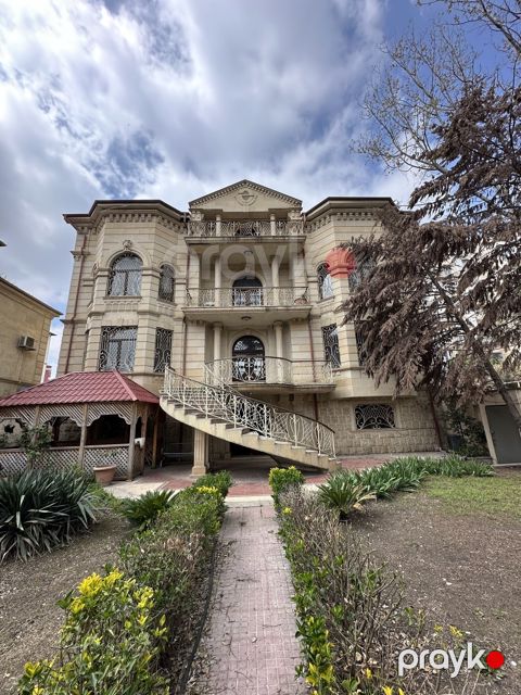 Satılır 7 otaqlı həyət evi/bağ evi 600 m² — Bakı