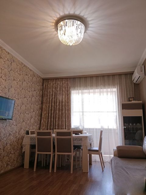 Satılır 4 otaqlı köhnə tikili 100 m² — Bakı