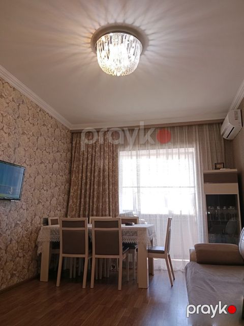 Satılır 4 otaqlı köhnə tikili 100 m²