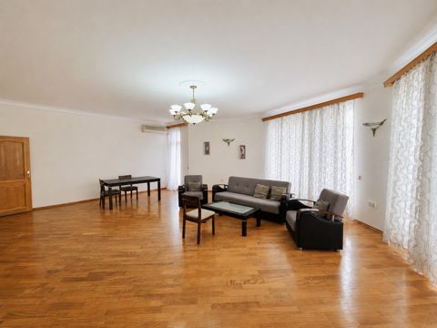 Satılır 4 otaqlı yeni tikili 211 m² — Bakı