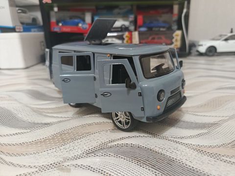 Metal die-cast modell avtomobil – UAZ tipli mikroavtobus (miqyas — Bakı