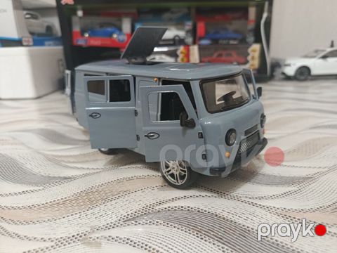 Metal die-cast modell avtomobil – UAZ tipli mikroavtobus (miqyas — Bakı