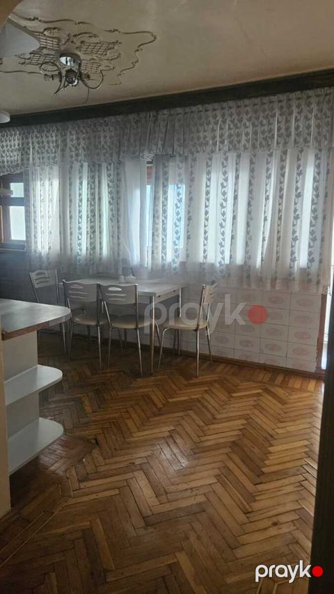 Satılır 3 otaqlı köhnə tikili 90 m²