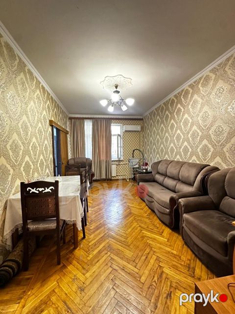 İcarəyə verilir 2 otaqlı köhnə tikili 65 m²