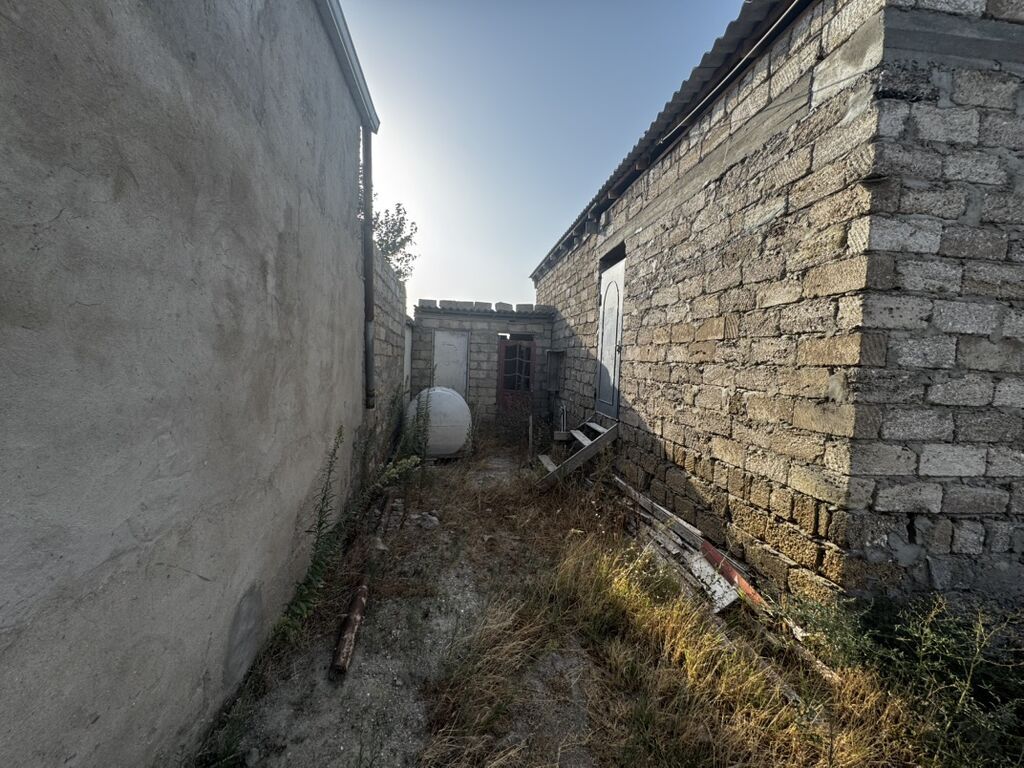 Satılır: həyətyanı sahəsi və yarımçıq tikilisi olan fərdi yaşayış — Ev, villa, Bakı (5)