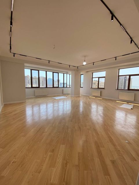 Satılır 4 otaqlı yeni tikili 211 m² — Bakı