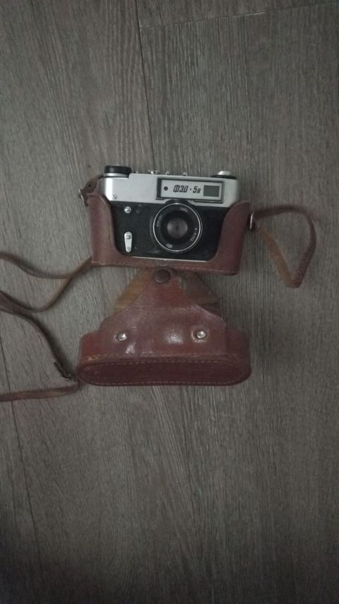 Sovet istehsalı “FED-5B” plyonka fotoapparatı + orijinal dəri üzlük — Bakı