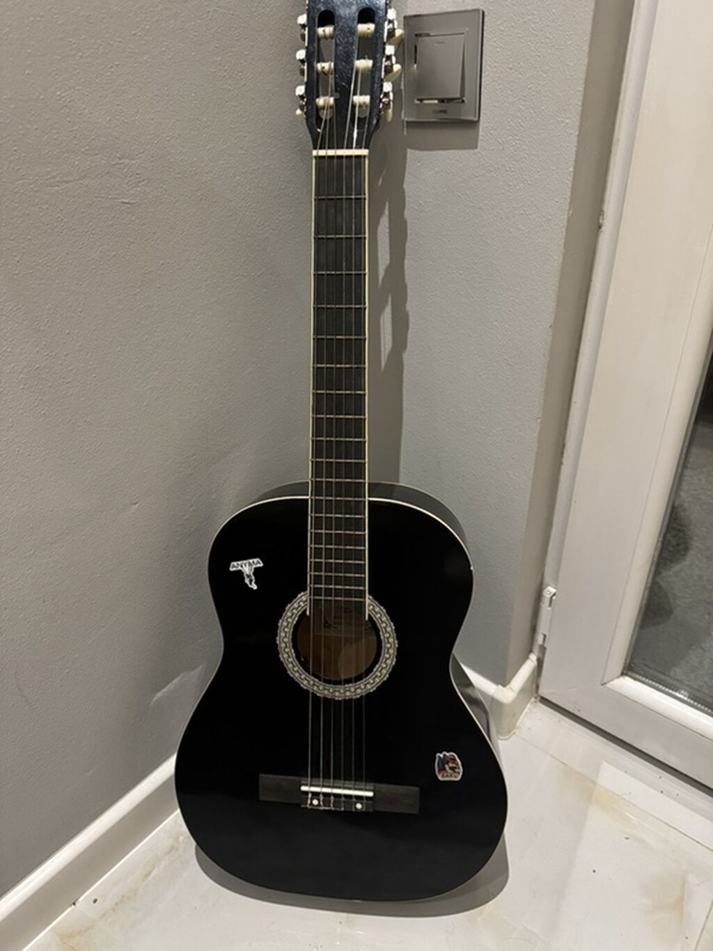 QTE klassik gitara – qara rəng - Korpus: klassik forma, parlaq qara — Gitarlar və digər simli alətlər, Bakı