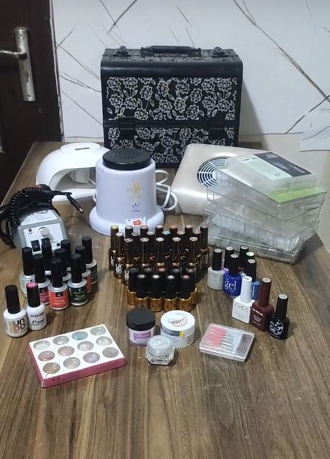 Manikür üçün tam professional set Komplektə daxildir: - LED lampa — Digah