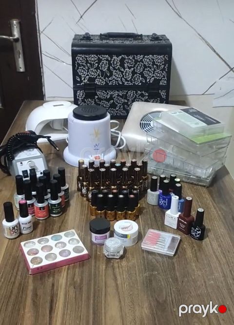 Manikür üçün tam professional set Komplektə daxildir: - LED lampa — Digah