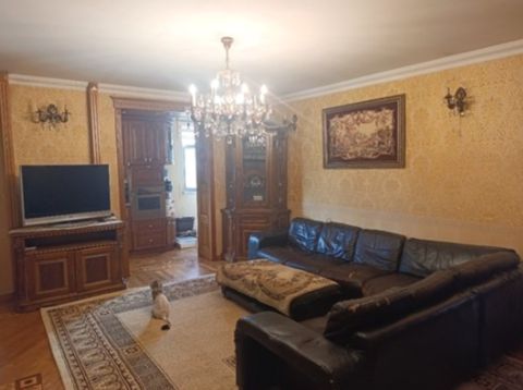 Satılır 2 otaqlı köhnə tikili 65 m² — Bakı
