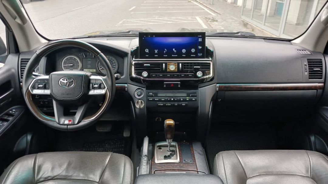 Toyota Land Cruiser 300 icarəsi — Avtomobil icarəsi, Bakı (6)
