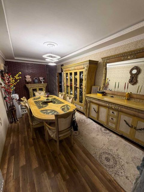 Satılır 4 otaqlı köhnə tikili 110 m² — Bakı