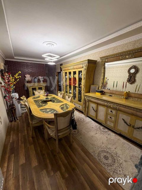 Satılır 4 otaqlı köhnə tikili 110 m²