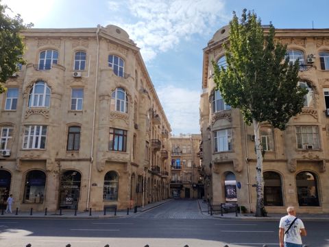 Satılır 3 otaqlı köhnə tikili 75 m² — Bakı