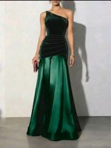 Zümrüd-yaşıl rəngdə zərif axşam geyimi. - Dizayn: tək çiyinli — Evening dresses
