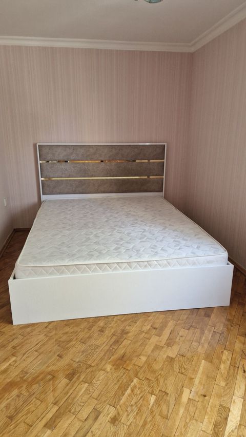 Mebel dəsti – ikinəfərlik çarpayı və matrass - Ölçü: təxmini 160x200 — Bakı
