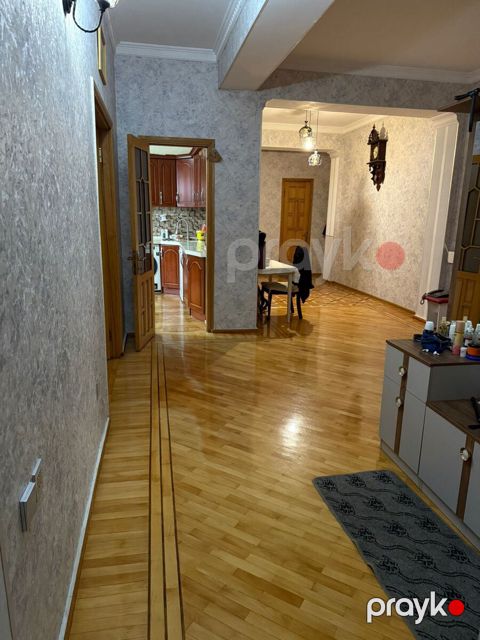 İcarəyə verilir 3 otaqlı yeni tikili 141 m²