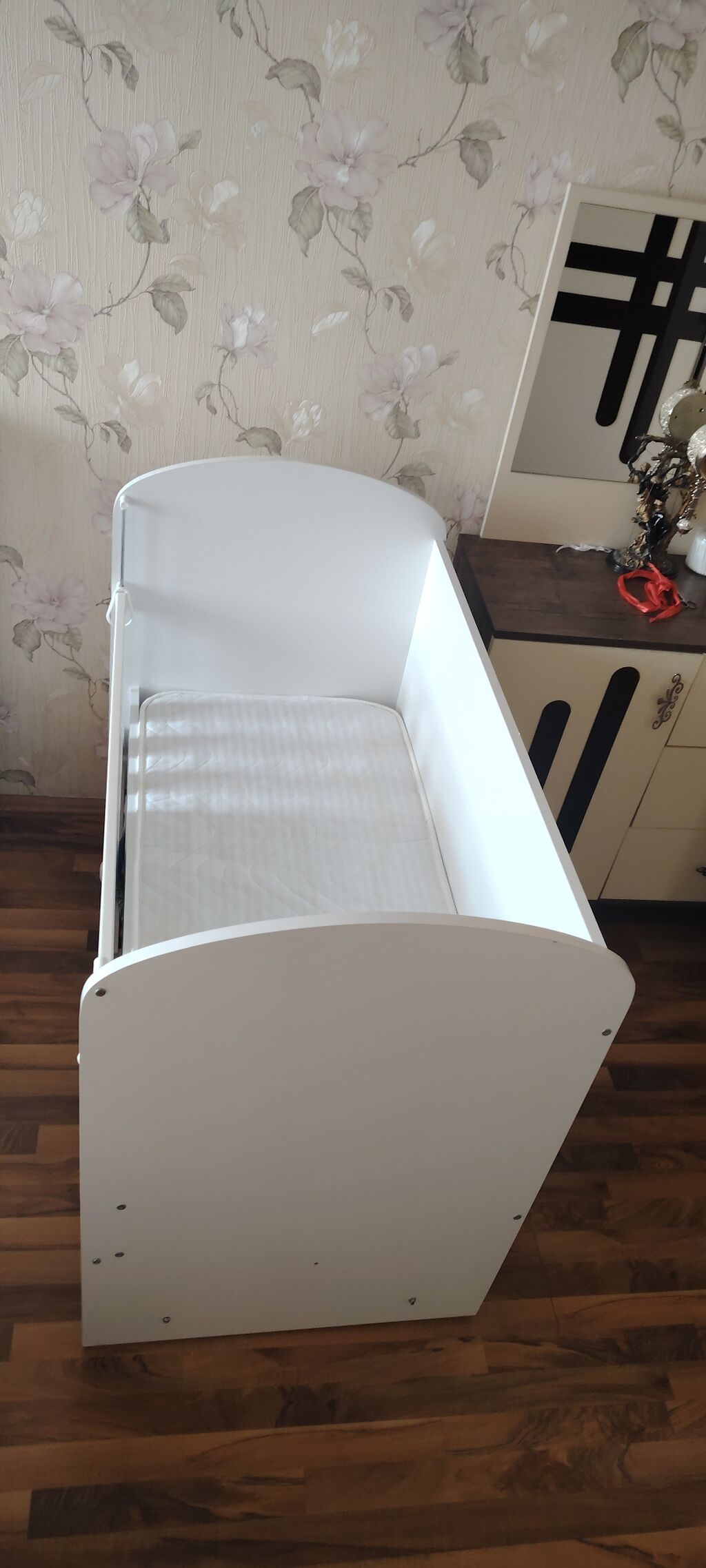 Oğlan və qız üçün, İşlənmiş, Dördbucaq, Beşik, Dəstsiz, Matras ilə, Yellənmə mexanizmi ilə — Bəşikləri, Sumqayıt (2)