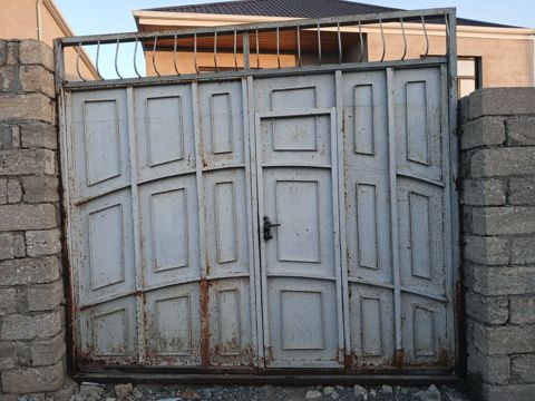 Metall darvaza dəsti - Material: qalın polad təbəqə və profil karkas — Bakı