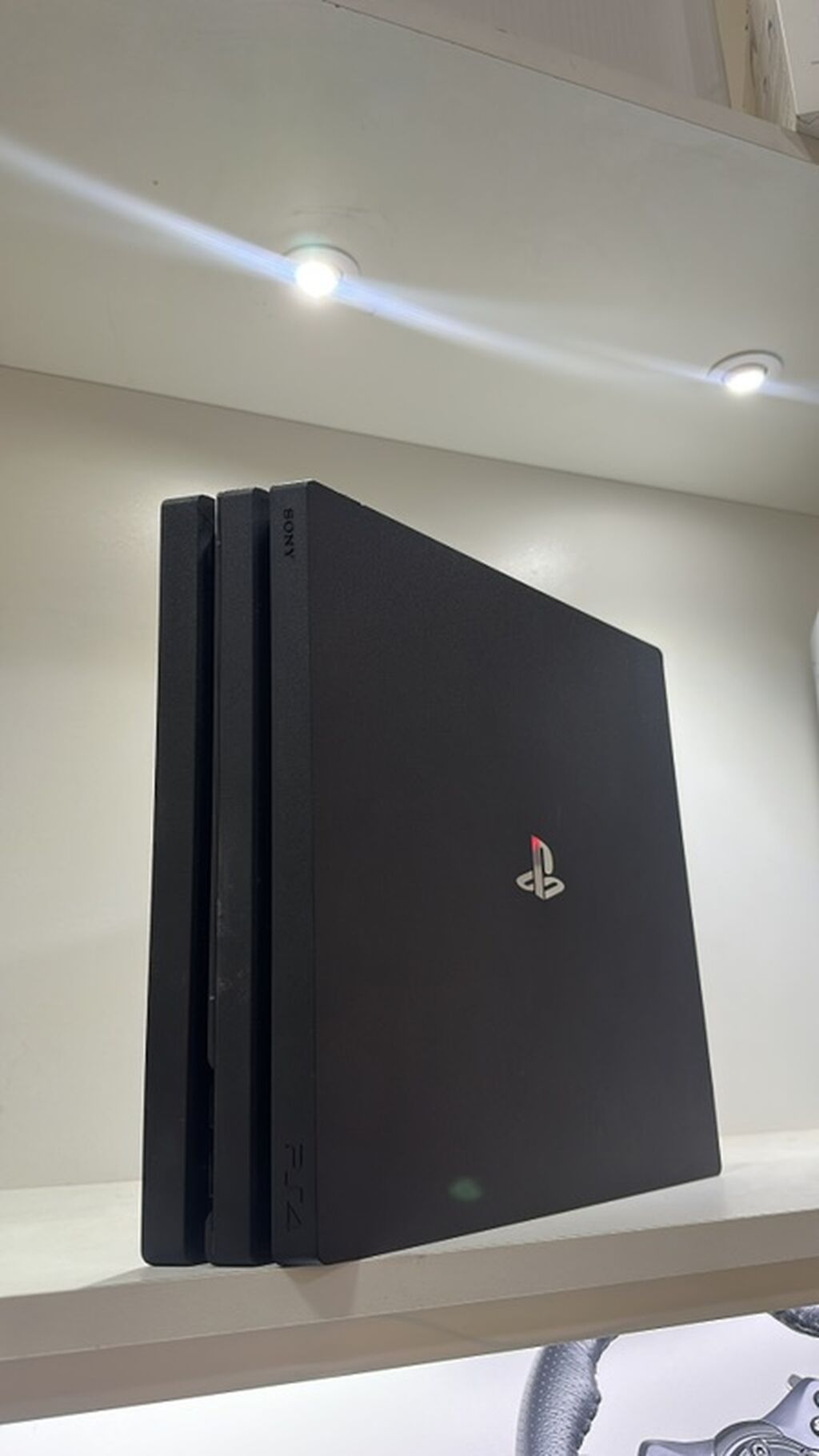 Sony PlayStation 4 Pro oyun konsolu 12.50 versia 1 pult — Oyun konsolları, Masazır