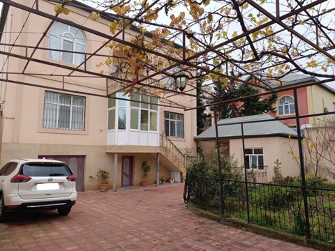 Satılır 8 otaqlı həyət evi/bağ evi 390 m² — Bakı