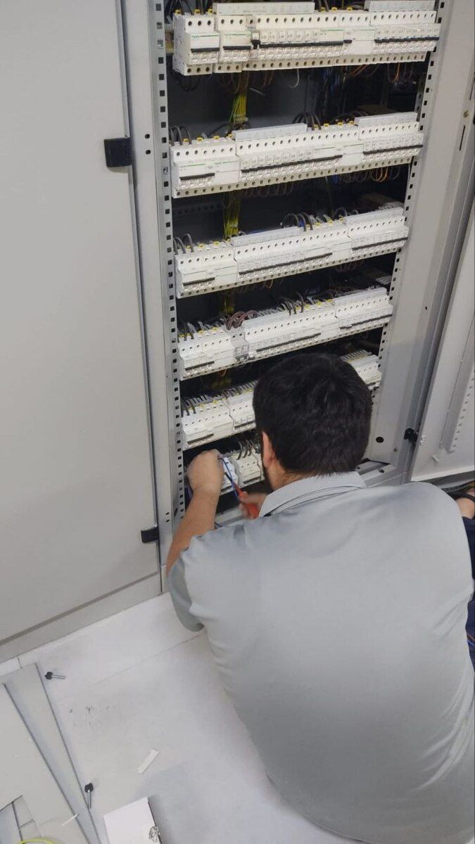 Elektrik xidməti — Təmir və inşaat, Bakı