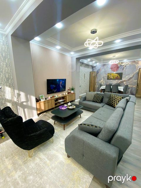 İcarəyə verilir 3 otaqlı yeni tikili 130 m²