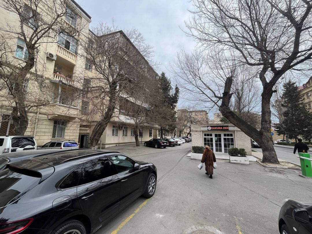Qaraj icarəyə verilir, Aşıq Molla Cümə k — Garaj, Bakı (8)