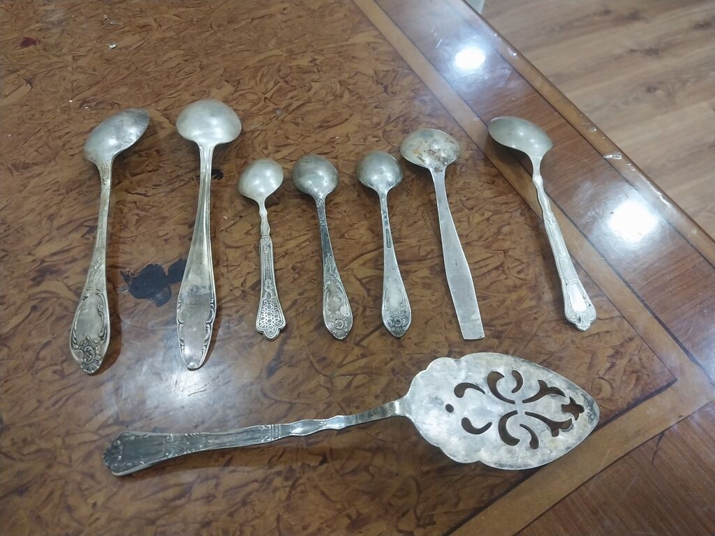 Məhsul: Qarışıq antik qaşıq dəsti Təsvir: - Müxtəlif ölçü və — Qaşıq, çəngəl, bıçaq, Bakı