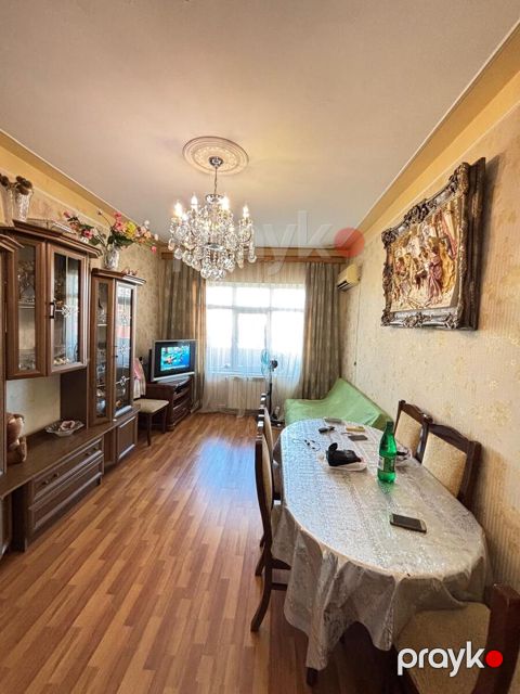 Satılır 4 otaqlı köhnə tikili 120 m²