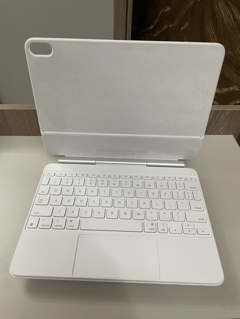 Apple Magic Keyboard for iPad Air 11inch m4 m3 m2 (Ağ rəng)yenidir