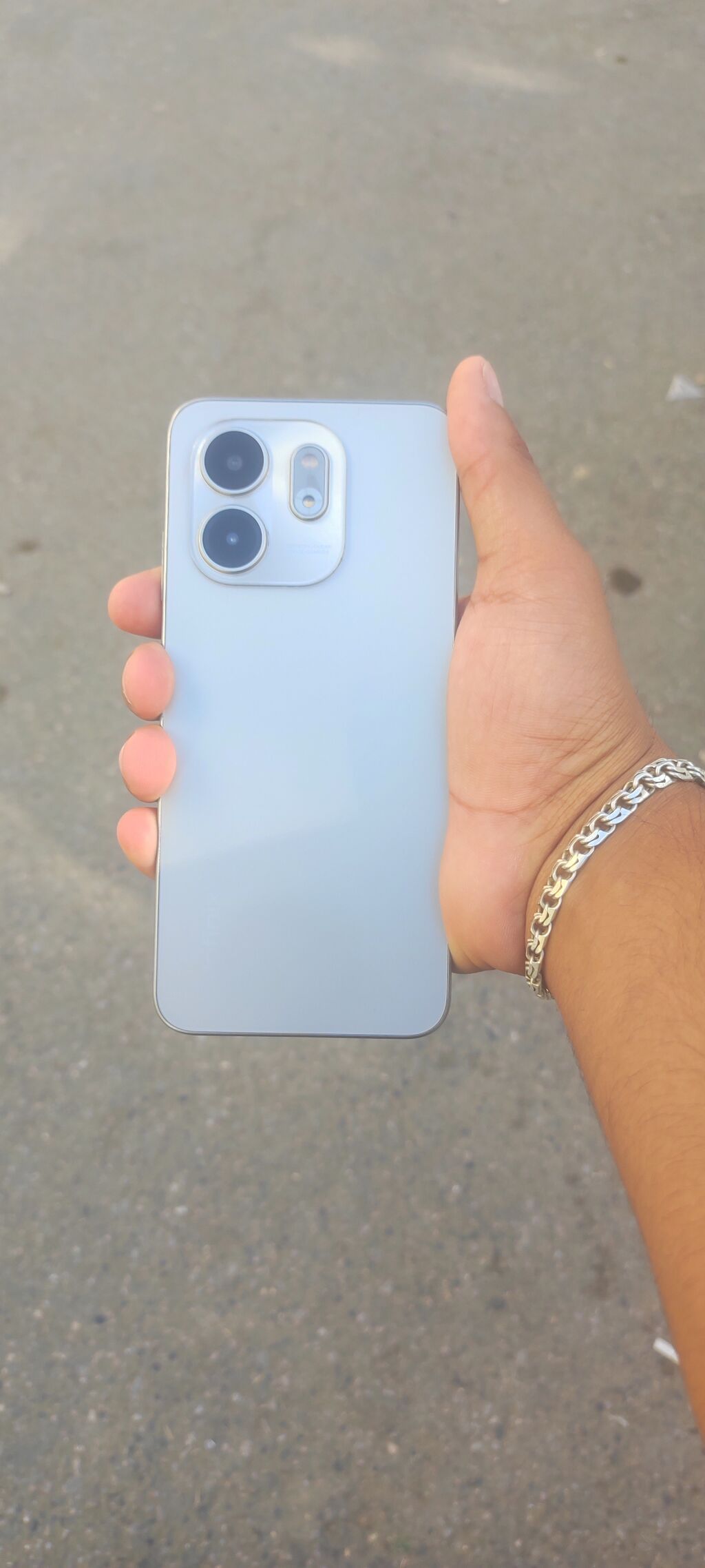 Məhsul: Smartfon (gümüş/açıq boz rəng) Xüsusiyyətlər və dizayn — Digər smartfonlar, Bakı