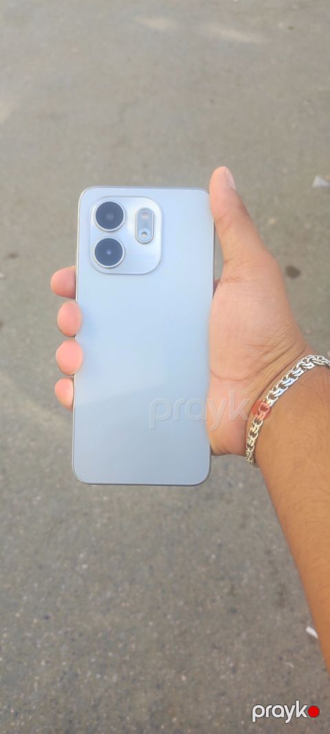 Məhsul: Smartfon (gümüş/açıq boz rəng) Xüsusiyyətlər və dizayn — Bakı