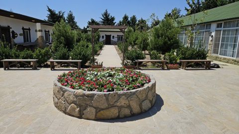 Satılır obyekt 3300 m² — Bakı