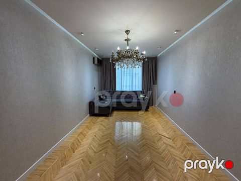 Satılır 3 otaqlı köhnə tikili 80 m²