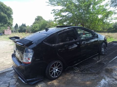 Toyota Prius salam deməli bez detal,butun vinleri usdundetakside — Sumqayıt