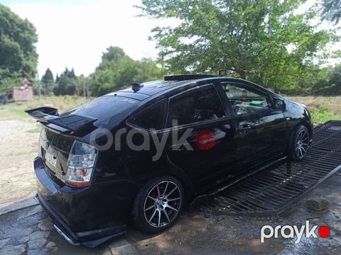 Toyota Prius salam deməli bez detal,butun vinleri usdundetakside