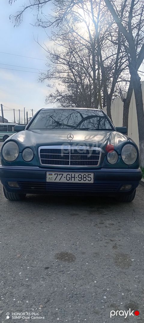 Mercedes-Benz E-Class: 0.2 l 1996 il Sedan