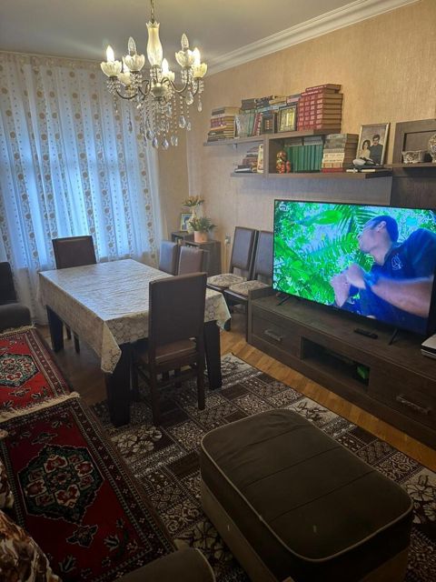 Satılır 4 otaqlı köhnə tikili 95 m² — Bakı