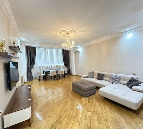 Satılır 4 otaqlı yeni tikili 175 m² — Bakı