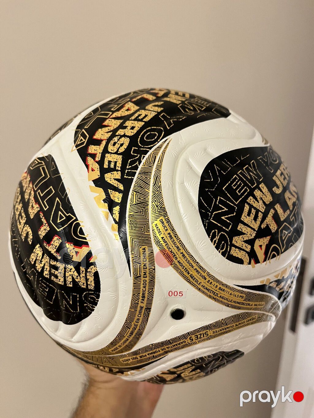 Fifa Trionda Final topu. Yenidir. Koroğlu metrosuna çatdırılma — Digər, Bakı (4)