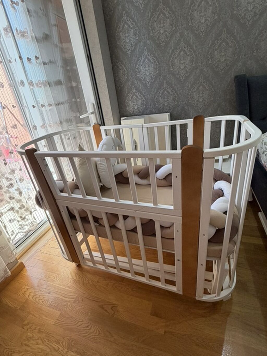 Uşaq beşiyi – çevrilə bilən model - Material: ağ rəngdə taxta karkas — Bəşikləri, Bakı