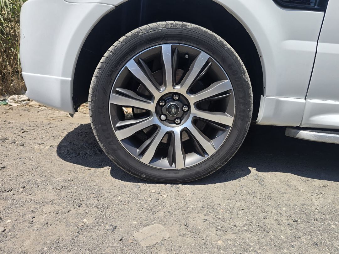 Land Rover təkərləri 295.40 R21 — Ehtiyat hissələri və aksesuarlar, Bakı (2)