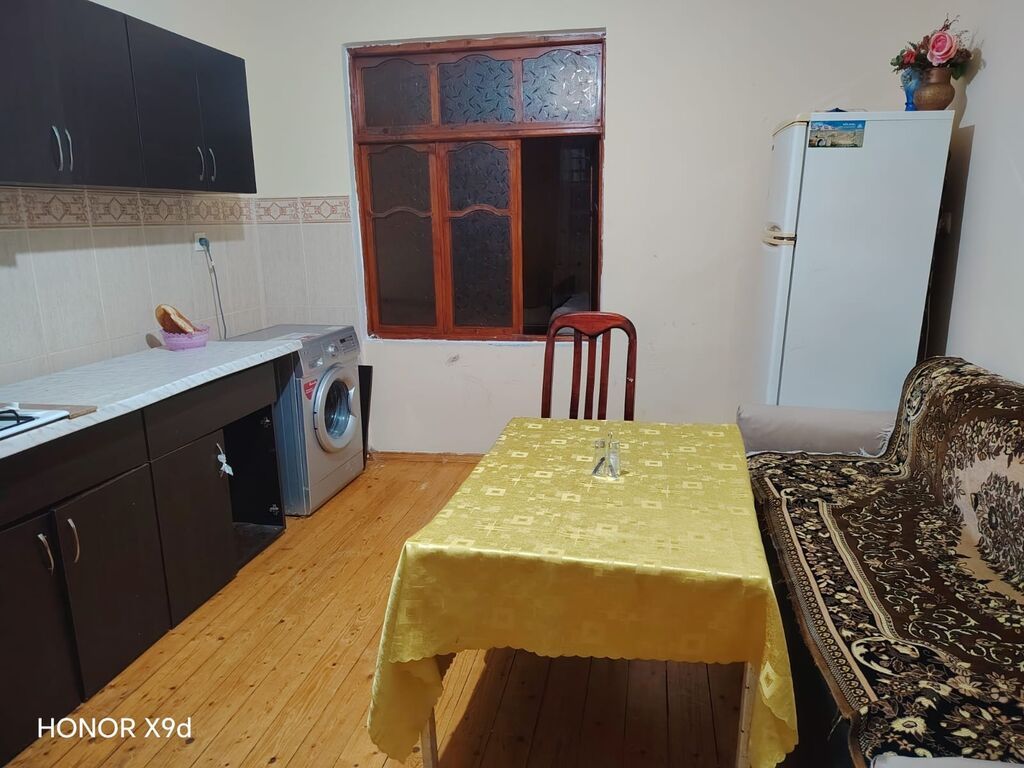 Salam ev hövsan qəsəbəsində mərkəzdə yerləşir 3 otaq orta təmirlidi — Ev, villa, Bakı (7)